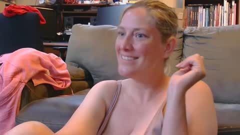 Snapshot of mistymountains96 chatting on 06-08-26, 10:54 Misty Mountains online show from 06-08-26, 10:54