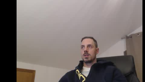 Snapshot of mitsch01 chatting on 11-18-25, 06:56 Mitsch online show from 11-18-25, 06:56