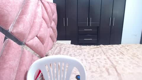 Snapshot of moan_sex1 chatting on 04-21-26, 02:04 Catalina online show from 04-21-26, 02:04