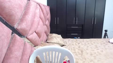 Snapshot of moan_sex1 chatting on 04-23-26, 03:30 Catalina online show from 04-23-26, 03:30