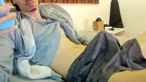Snapshot of moderdelier chatting on 05-02-26, 02:33 DigBreed online show from 05-02-26, 02:33