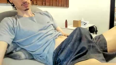 Snapshot of moderdelier chatting on 05-06-26, 01:03 DigBreed online show from 05-06-26, 01:03