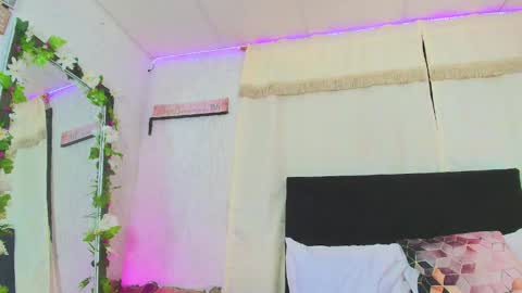 Snapshot of molly_bick chatting on 04-20-26, 03:15 Molly Bick online show from 04-20-26, 03:15