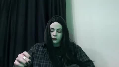 Molly Crow online show from 02-05-26, 05:01