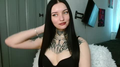 Snapshot of molly_montanaaa chatting on 06-05-26, 09:37 Lina online show from 06-05-26, 09:37