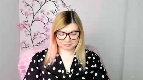 Molly online show from 03-31-26, 11:32