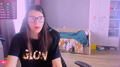  KIRA  online show from 03-12-26, 07:25