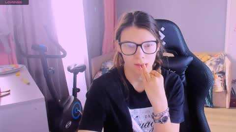  KIRA  online show from 04-01-26, 05:08