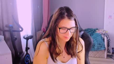  KIRA  online show from 04-04-26, 09:07