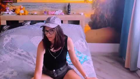  KIRA  online show from 06-15-26, 03:42