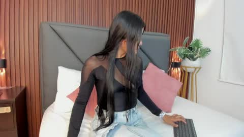 mollylove_ online show from 05-09-26, 07:41