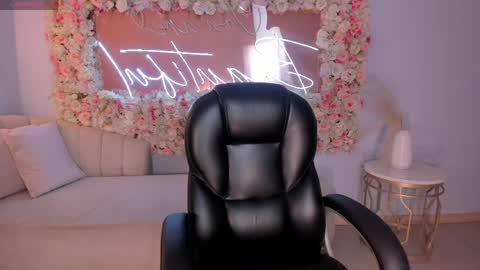 Molly Sunders online show from 04-09-26, 04:56