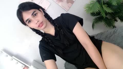 MOMIKHEM online show from 05-21-26, 06:20