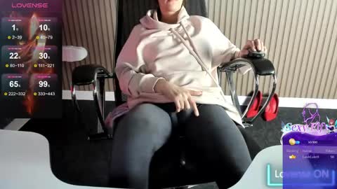 Snapshot of mommy_cum chatting on 04-23-26, 01:40 Mommy online show from 04-23-26, 01:40
