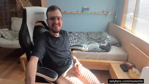 momotkb online show from 09-22-25, 07:27