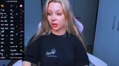 Snapshot of monalauu chatting on 01-15-25, 11:21 online show from 01-15-25, 11:21