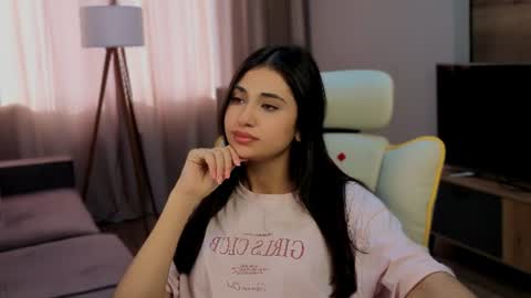 Snapshot of monarchbaby chatting on 06-14-26, 04:47 Lana online show from 06-14-26, 04:47