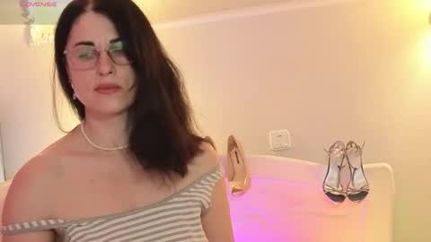 Snapshot of monicaluxxx chatting on 04-12-26, 04:50 monicaluxxx online show from 04-12-26, 04:50