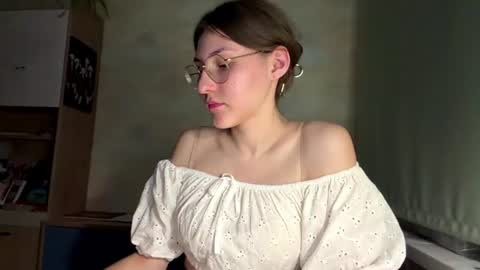 Mia online show from 07-14-26, 06:57