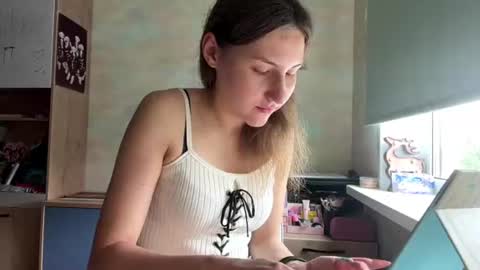 Mia online show from 07-18-26, 06:50