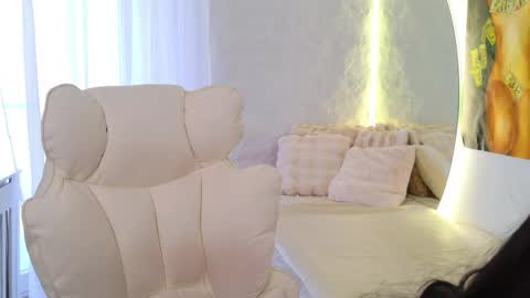 Snapshot of monique_a chatting on 04-03-26, 10:46 Ask me online show from 04-03-26, 10:46