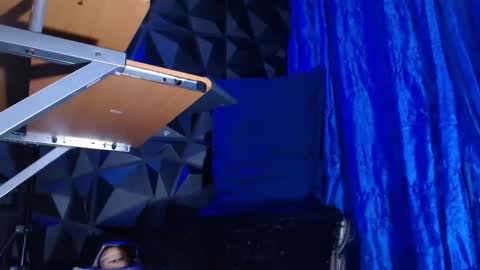 Snapshot of monster_huge_cock chatting on 09-17-25, 02:24 dorian online show from 09-17-25, 02:24