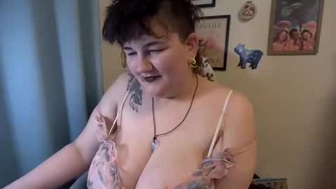 Snapshot of moojay00 chatting on 04-06-26, 04:41 Moo Jay online show from 04-06-26, 04:41