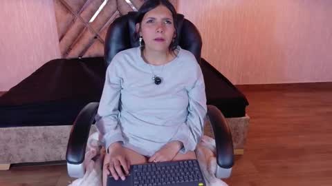 Snapshot of moon21_ chatting on 11-20-25, 03:23 Moon online show from 11-20-25, 03:23