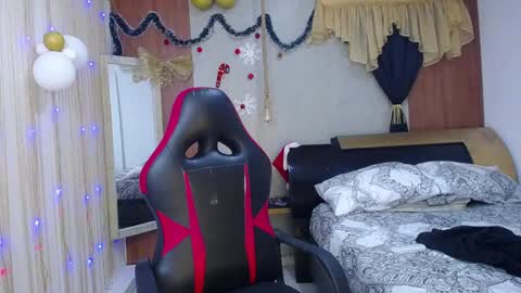 Snapshot of moon_and_fire_ chatting on 01-07-26, 12:02 moon_and_fire_ online show from 01-07-26, 12:02