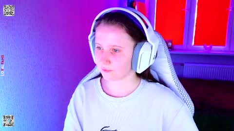 Lola online show from 04-06-26, 11:11