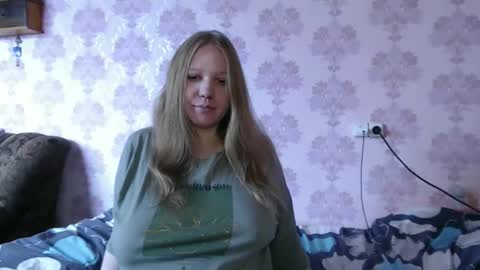 Snapshot of moon_linght000 chatting on 05-31-26, 04:20 moon_linght000 online show from 05-31-26, 04:20