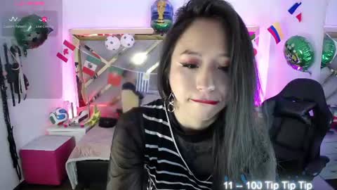 Snapshot of moon_water__ chatting on 07-07-26, 10:52 Moon Water online show from 07-07-26, 10:52
