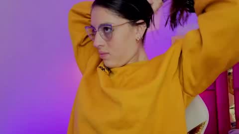 Snapshot of moon_winy chatting on 04-18-26, 11:47 Winy online show from 04-18-26, 11:47