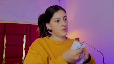 Snapshot of moon_winy chatting on 04-24-26, 11:23 Winy online show from 04-24-26, 11:23