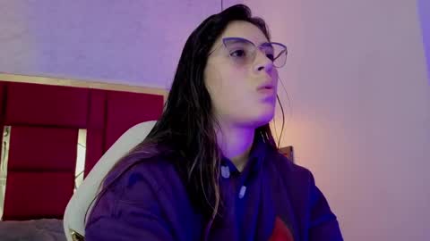 Snapshot of moon_winy chatting on 04-26-26, 11:19 Winy online show from 04-26-26, 11:19