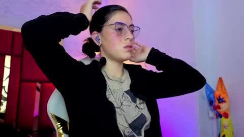 Snapshot of moon_winy chatting on 05-14-26, 11:17 Winy online show from 05-14-26, 11:17