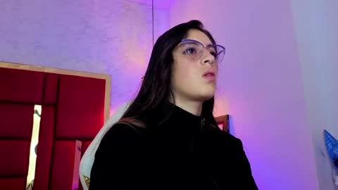 Snapshot of moon_winy chatting on 05-15-26, 11:17 Winy online show from 05-15-26, 11:17