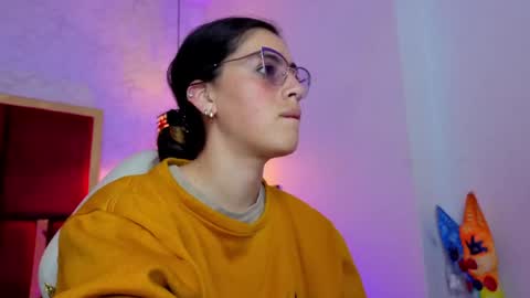 Snapshot of moon_winy chatting on 05-20-26, 11:16 Winy online show from 05-20-26, 11:16