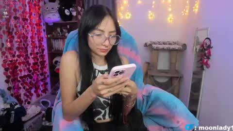 Snapshot of moonlady_ chatting on 04-22-26, 04:59 MOON online show from 04-22-26, 04:59