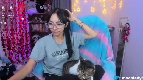 Snapshot of moonlady_ chatting on 04-23-26, 12:56 MOON online show from 04-23-26, 12:56
