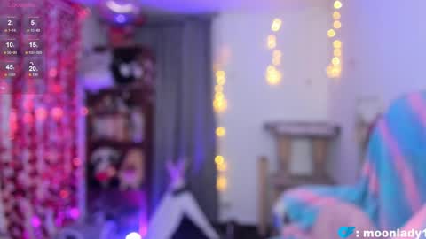 Snapshot of moonlady_ chatting on 04-24-26, 02:14 MOON online show from 04-24-26, 02:14