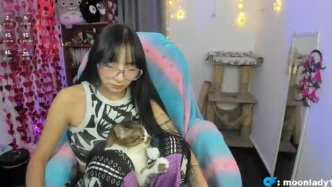 Snapshot of moonlady_ chatting on 04-27-26, 01:25 MOON online show from 04-27-26, 01:25