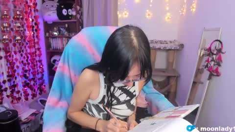Snapshot of moonlady_ chatting on 04-28-26, 03:22 MOON online show from 04-28-26, 03:22