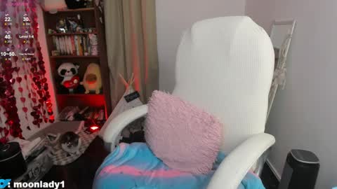 Snapshot of moonlady_ chatting on 05-21-26, 04:30 MOON online show from 05-21-26, 04:30