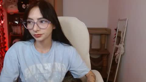 Snapshot of moonlady_ chatting on 05-26-26, 03:35 MOON online show from 05-26-26, 03:35