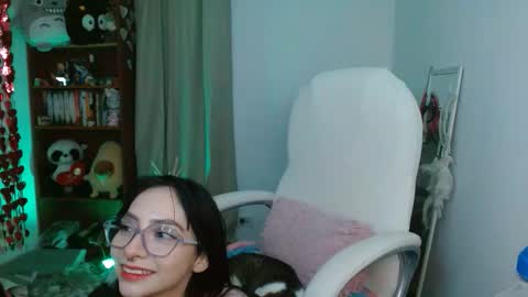 Snapshot of moonlady_ chatting on 05-28-26, 04:10 MOON online show from 05-28-26, 04:10