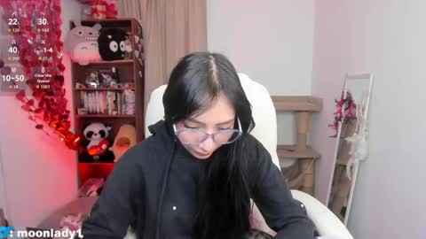 Snapshot of moonlady_ chatting on 06-01-26, 12:56 MOON online show from 06-01-26, 12:56