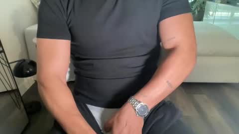 Snapshot of mora594574 chatting on 03-21-26, 09:40 mora594574 online show from 03-21-26, 09:40
