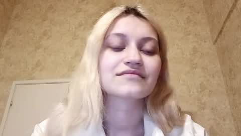 Snapshot of morgankesey chatting on 03-28-26, 06:40 Eva is here now help me get 50 thumbs up pls online show from 03-28-26, 06:40