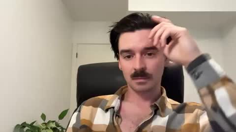 Snapshot of moustachematt chatting on 06-10-26, 03:18 moustachematt online show from 06-10-26, 03:18